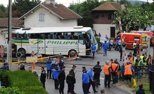 Près de 4 ans après la collision entre un TER et un car scolaire qui avait fait 7 morts à Allinges (Haute-Savoie), la SNCF et Réseau ferré de France (RFF) ont été mis en examen afin d'éclaircir la responsabilité des deux entreprises mises en cause par les familles des victimes.