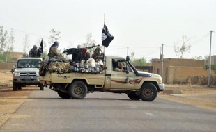Les trois otages européens libérés mercredi dans le nord du Mali par un groupe islamiste sont arrivés jeudi "sains et saufs" au Burkina Faso, a annoncé à l'AFP un membre de la médiation burkinabè.