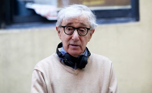 Le réalisateur Woody Allen sur le tournage d'Un jour de pluie à New York