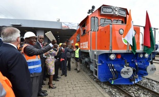Le Premier ministre ivoirien Daniel Kablan Ducan participe au lancement officiel des travaux de la ligne Abidjan-Ouagadougou, le 9 septembre 2015 à la gare de Treichville, dans la capitale ivoirienne