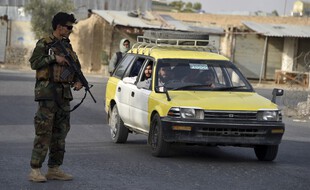 Les forces afghanes, qui n'ont jusqu'ici opposé qu'une faible résistance, ne contrôlent plus pour l'essentiel que les principaux grands axes et les capitales provinciales