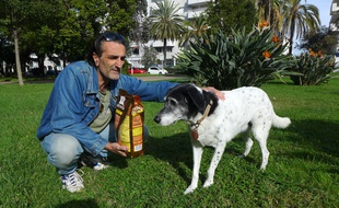 Gilles Vouillon dénonce la malbouffe animale et décrypte la composition des croquettes pour chiens et chats.