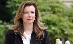 Valérie Trierweiler le 7 mai 2013 dans les jardins de l'Elysée à Paris