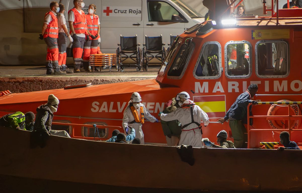 Espagne : Au moins 9 morts et 48 migrants recherchés après un naufrage