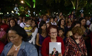Le Venezuela prenait conscience lundi de la gravité de l'état du président Hugo Chavez, hospitalisé depuis trois semaines à La Havane et dont la santé s'est détériorée ce week-end, plongeant le pays dans l'incertitude à dix jours de la date prévue de sa prestation de serment.
