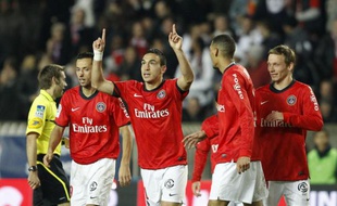Mevlut Erding buteur contre Caen avec le PSG, le 20 novembre 2010.