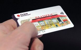 Photo prise le 7 mars 2014 d'une carte de Ticket Restaurant, produit du groupe Edenred