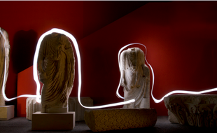 Des mises en lumière étonnantes des oeuvres sont proposées au public du Musée d'Aquitaine.