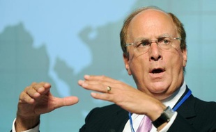 Le fonds d'investissement américain BlackRock, l'un des plus gros gestionnaires financiers au monde, a dépassé les attentes du marché en 2012 grâce à la bonne santé des marchés, et va gâter ses actionnaires, a-t-il annoncé jeudi dans un communiqué.