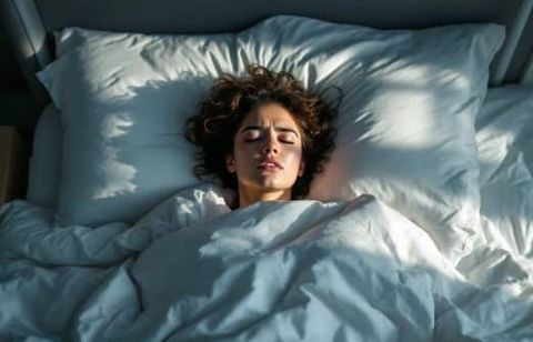Le réflexe matinal à éviter pour garder des draps frais et une chambre plus agréable le soir