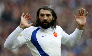 Le rugbyman français Sébastien Chabal lors du match du Tournoi des Six Nations contre l'Ecosse au Stade de France, le 14 février 2009.