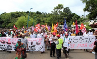 Des manifestants à Mayotte, à Mamoudzou, le 20 février 2018.
