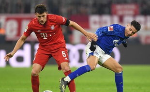 Amine Harit face au Munichois Benjamin Pavard.