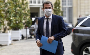 Olivier Véran a confirmé ce samedi 18 juillet 2020, que le port du masque serait obligatoire en France dans tous les lieux clos qui comportent du public.