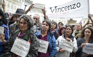 Des militants étaient venus apporter leur soutien à Vincenzo Vecchi devant la cour d'appel de Rennes, en août 2019.
