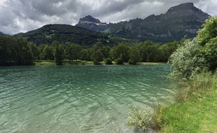 Un des trois lacs des Ilettes, à Sallanches, en Haute-Savoie.