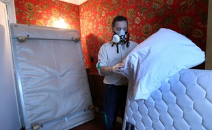 Désinfection et traitement contre les punaises de lit dans un hôtel à Paris le 16 janvier 2018