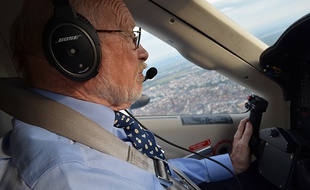 Claude est le pilote de mon trajet Paris-Strasbourg en coavionnage.