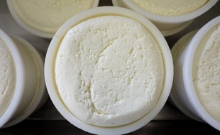Du fromage de brebis est rappelé (illustration).