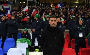 Christophe Galtier, au moment de la Marseillaise qui a précédé dimanche la rencontre entre l'ASSE et l'OM.