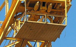 Serge Charnay s'était retranché sur la grue Titan jaune il y a un an pour revendiquer l'égalité des pères et des mères en cas de séparation.