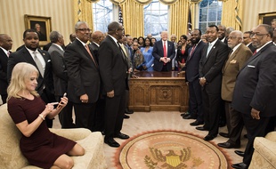 Ce cliché de Kellyanne Conway a suscité un tollé sur les réseaux sociaux.