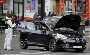 Une Clio noire pouvant avoir servi à la préparation des attentats de Paris, a été retrouvée Albert-Kahn dans le 18e arrondissement, le 17 novembre 2015.