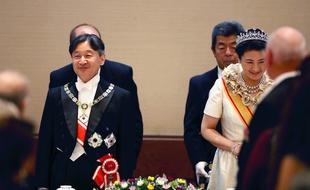 L'empereur Naruhito et l'impératrice Masako, lors du banquet de la cérémonie d'intronisation du nouvel empereur du Japon, à la cour impériale de Tokyo, le 22 octobre 2019.