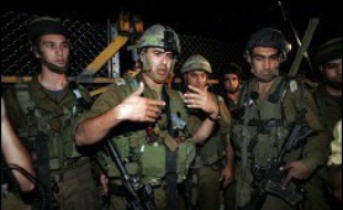 Selon le porte-parole du ministère israélien des Affaires étrangères, Mark Regev, "personne ne peut concevoir qu'Israël respectera unilatéralement (la résolution 1701 pour un arrêt des combats) si l'autre partie (le Hezbollah) ne la respecte pas".