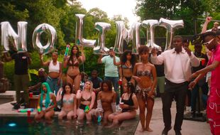 Beaucoup de filles sont dénudées dans le clip de Bosh et Heuss l'Enfoiré