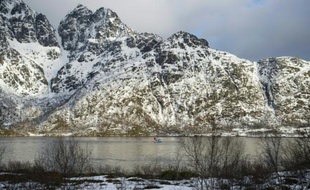 Un fjord de l'archipel de Lofoten, dans le cercle polaire arctique, le 12 mars 2016
