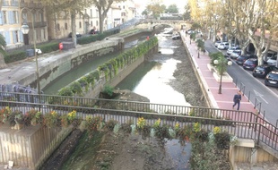 Le canal de la Robine à Narbonne a été vidé.