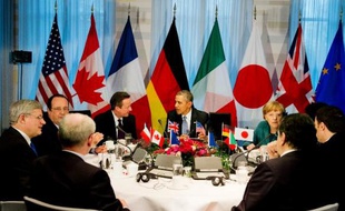 De gauche à droite: le Premier ministre canadien Stephen Harper, le président français François Hollande, le Premier ministre britannique David Cameron, le président américain Barack Obama et la Chancelière allemande Angela Merkel au Sommet du G7 à La Haye, le 24 mars 2014