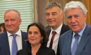 Toulouse, le 28 septembre 2014 - Pierre Medevielle (à gauche), Brigitte Micouleau (UMP) et le sortant Alain Chatillon (UDI, à droite), les trois sénateurs élus sur la liste UMP-UDI.