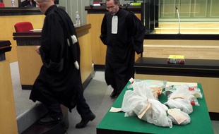 Les preuves utilisées durant le procès de Jacques Rançon, photographiées le 5 mars 2018.