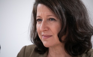 Agnes Buzyn Ministre de la sante echanges sur les mesures avec l'equipe de direction et les personnels medicaux et paramedicaux de l'hopital. Agnes Buzyn Ministre de la sante visite les urgences du centre hospitalier intercommunal Andre Gregoire le 21 novembre 2019.