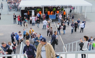 Entrée des premiers supporters au Nouveau stade de Bordeaux le 23 mai 2015