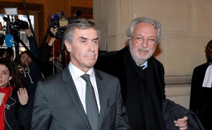 Jérôme Cahuzac et son avocat Jean-Alain Michel à la sortie du palais de justice le 10 février 2016 à Paris