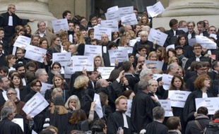 Des avocats manifestent le 16 octobre 2015 en face du Palais de justice de Paris contre la réforme de l'aide juridictionnelle