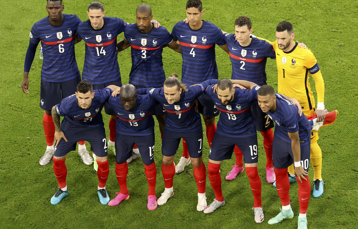 De L Equipe De France De Football Euro 2021 : Oui, les joueurs de l'équipe de France auraient le droit de  mettre un genou à terre contre le racisme