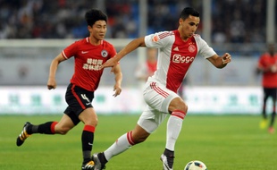 L'attaquant néerlandais Anwar El Ghazi (à droite) intéresse le Losc