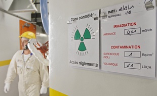 Les colis portaient un symbole radioactif. (illustration).