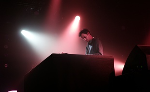 Le DJ Four Tet sera l'un des quatre artistes auxquels Nuits Sonores ont confié la programmation du festival en journée.
