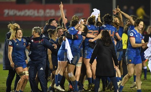 La joie des Françaises après leur victoire au pays de Galles, synonyme de Grand Chelem, le 16 mars 2018.