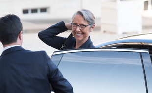 Elisabeth Borne arrive à Matignon pour le conseil des Ministres hebdomadaire, le 17 octobre 2018.