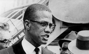 Malcolm X a été tué par balles en février 1965.