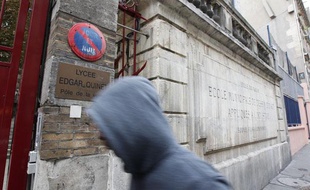 Vingt-six individus ont été interpellés et placés en garde à vue pour «attroupement armé» devant le lycée Edgar Quinet le 17 septembre 2013.