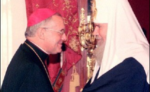 Un an après la disparition de Jean Paul II, le dégel se fait attendre entre catholiques et orthodoxes en Russie, en raison du contentieux ukrainien et des accusations de prosélytisme à l'encontre des prêtres envoyés par Rome.