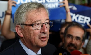 Jean-Claude Juncker, candidat à la présidence de la commission européenne, qui se rend lundi à Athènes avant les élections européennes de dimanche, était à Maia au Portugal le 17 mai 2014