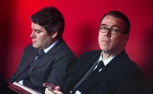 Le directeur de campagne Guillaume Lambert de l'ex-président français Nicolas Sarkozy (d) à Paris le 17 avril 2012